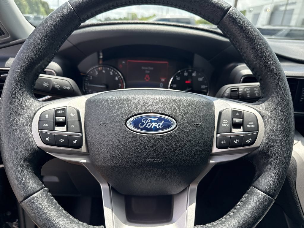 Used 2024 Ford Explorer XLT w/ Equipment Group 202A AWD/4WD image 25