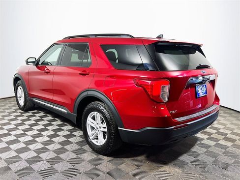 Used 2022 Ford Explorer XLT image 6