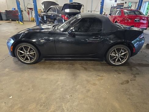 Used 2021 MAZDA MX-5 Miata Grand Touring RWD image 2