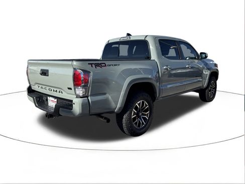Used 2022 Toyota Tacoma TRD Sport image 3