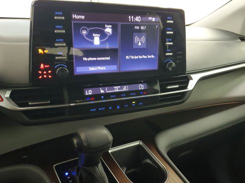 Certified 2023 Toyota Sienna LE FWD image 28