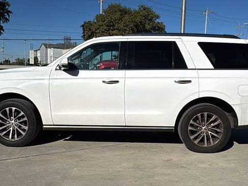 Used 2018 Ford Expedition Limited image 4