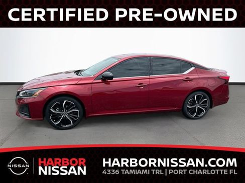 Used 2023 Nissan Altima 2.5 SR w/ SR Premium Package FWD image 3