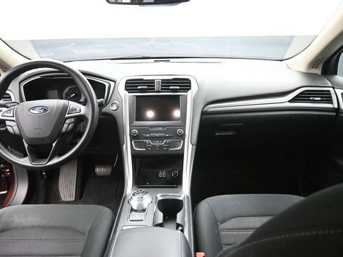 Used 2019 Ford Fusion SE FWD image 12