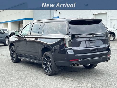 Used 2026 Chevrolet Suburban RST AWD/4WD image 2