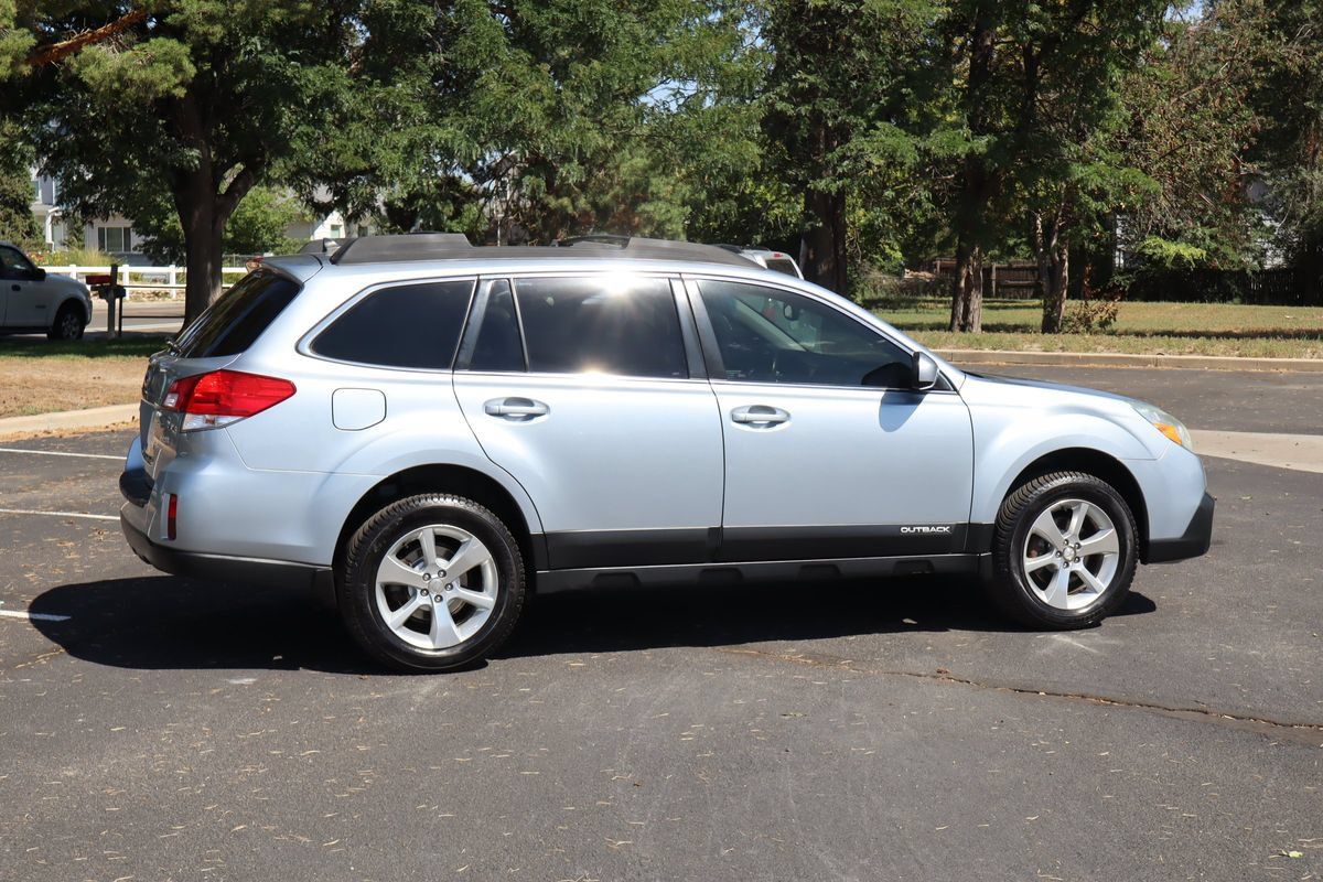 Used 2014 Subaru Outback 2.5i Limited w/ Moonroof Package AWD/4WD image 4