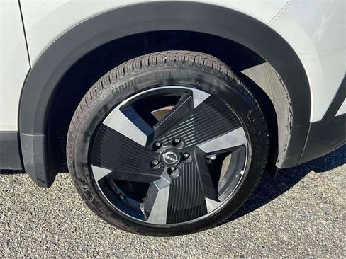 Used 2025 Nissan Kicks SR image 11