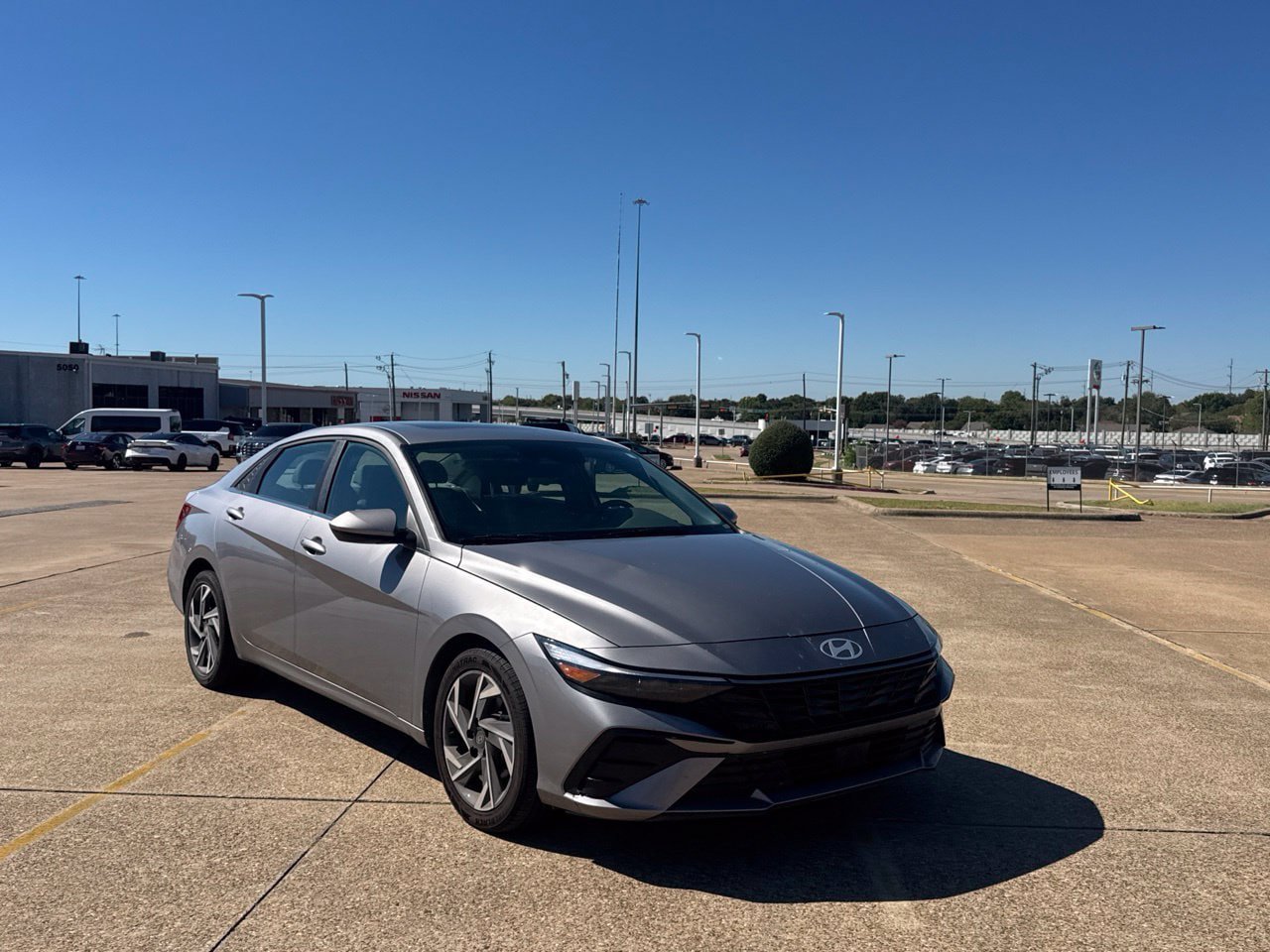 Used 2025 Hyundai Elantra SEL FWD image 2