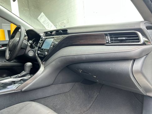 Used 2020 Toyota Camry LE FWD image 15