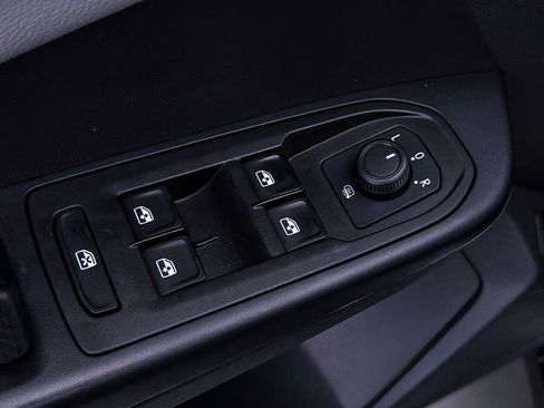 Used 2023 Volkswagen Taos SE w/ Panoramic Sunroof Package FWD image 15