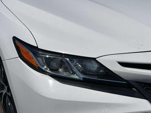 Used 2019 Toyota Camry SE FWD image 14