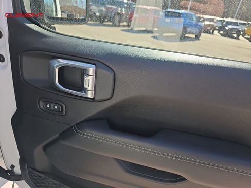 Used 2019 Jeep Wrangler Unlimited Sahara image 17