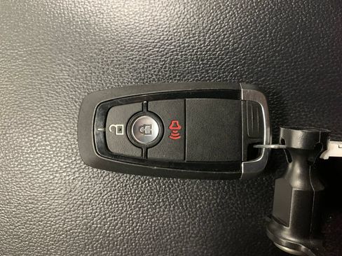 Used 2018 Ford Explorer XLT AWD/4WD image 33