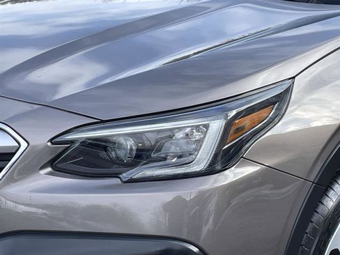 Used 2021 Subaru Outback Premium image 9