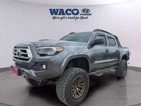 Used 2021 Toyota Tacoma Limited AWD/4WD image 4
