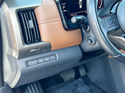 Used 2022 Nissan Pathfinder Platinum w/ Lighting Package (N93) FWD image 7