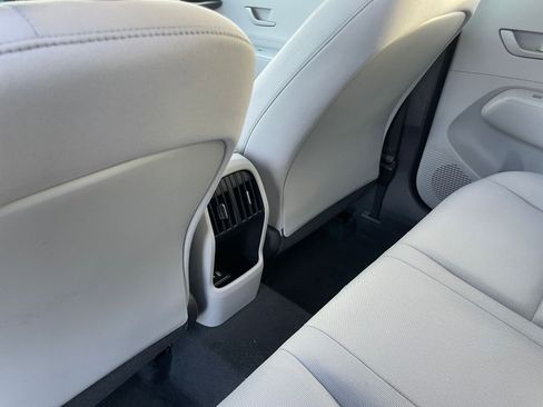 Used 2025 Hyundai Kona SEL image 24