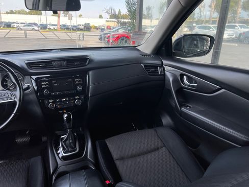 Used 2017 Nissan Rogue SV FWD image 20