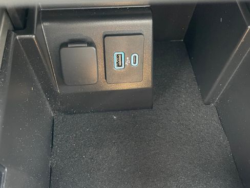 Used 2021 Ford Explorer XLT w/ Equipment Group 202A image 23