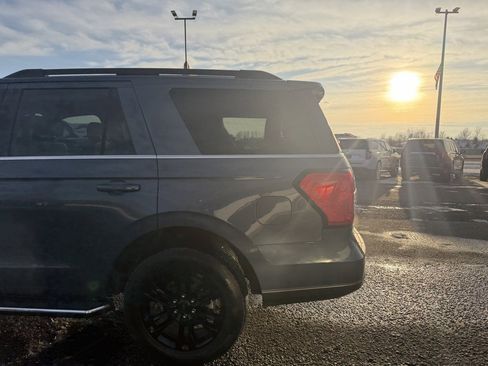 Used 2022 Ford Expedition XLT image 8