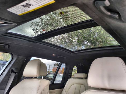 Certified 2022 BMW X7 xDrive40i w/ Executive Package image 19