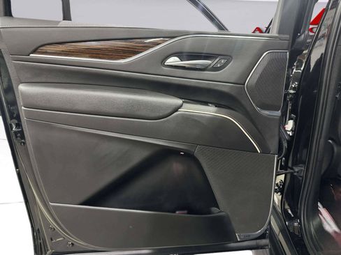 Used 2022 Cadillac Escalade ESV Premium Luxury AWD/4WD image 45