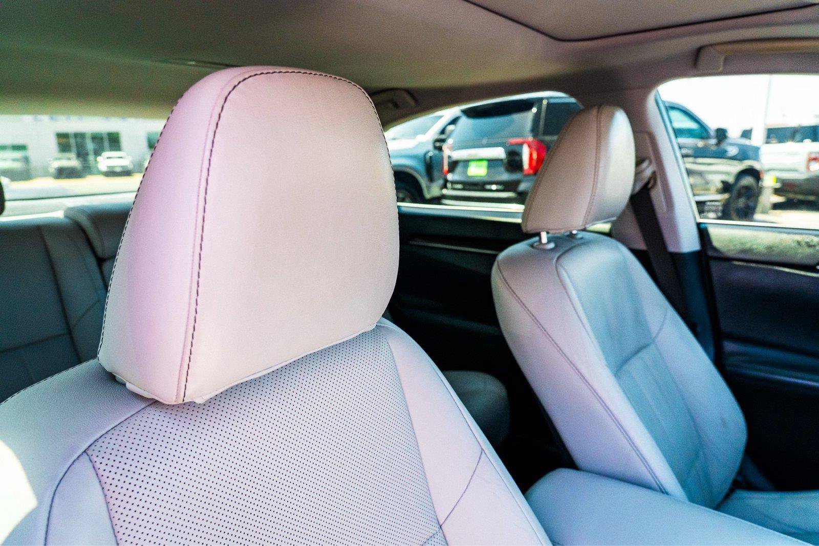 Used 2017 Lexus ES 300h w/ Luxury Package FWD image 32