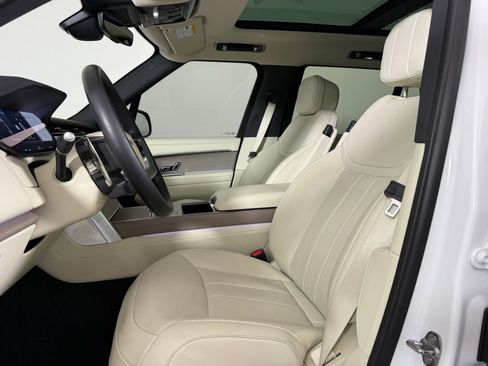Used 2025 Land Rover Range Rover Long Wheelbase SE AWD/4WD image 5