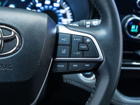 Used 2024 Toyota Highlander LE image 28