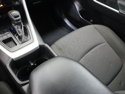Used 2025 Toyota RAV4 XLE FWD image 17