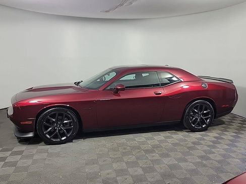 Used 2022 Dodge Challenger R/T w/ Driver Convenience Group RWD image 10