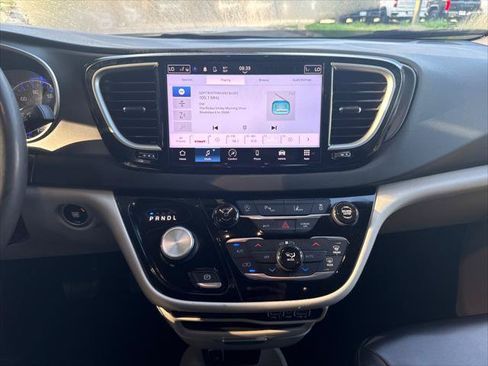Used 2023 Chrysler Pacifica Touring-L FWD image 25