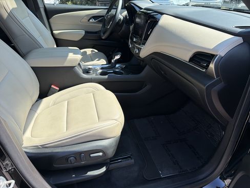 Used 2023 Chevrolet Traverse Premier FWD image 14