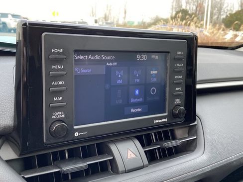 Used 2022 Toyota RAV4 XLE image 36