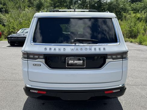 Used 2025 Jeep Grand Wagoneer L Series III w/ Rear Seat Video Group 1 AWD/4WD image 6