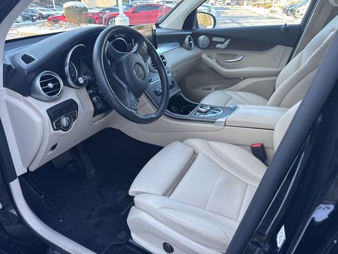 Used 2019 Mercedes-Benz GLC 350e 4MATIC image 6