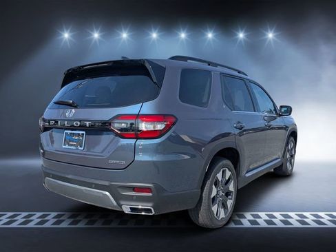 New 2026 Honda Pilot Touring image 3