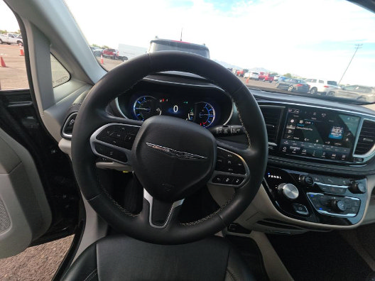 Used 2024 Chrysler Pacifica Limited FWD image 11