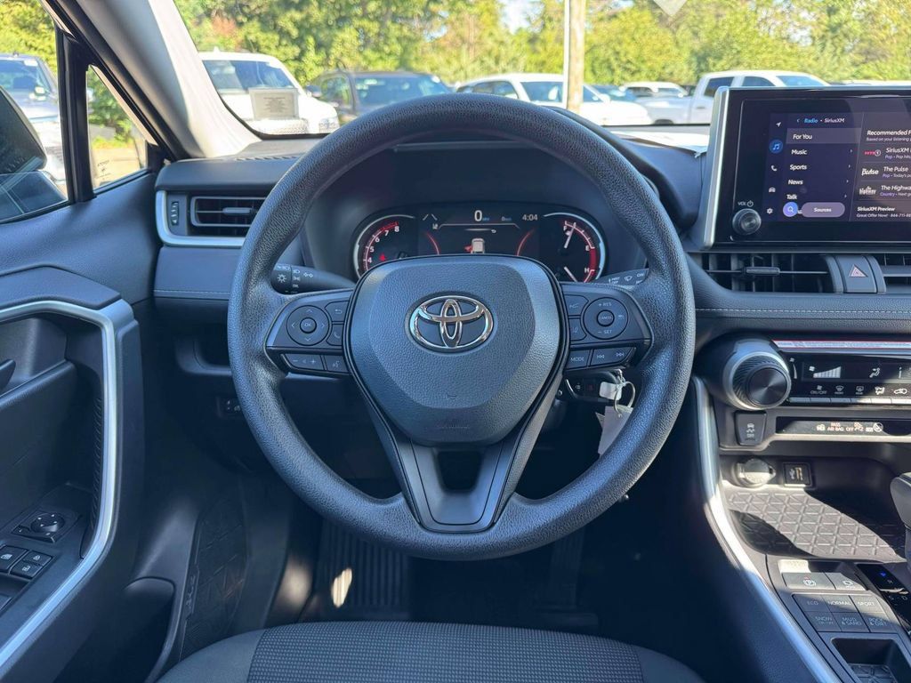 Used 2025 Toyota RAV4 LE AWD/4WD image 22