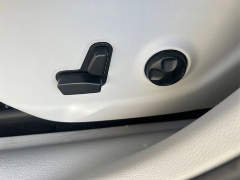 Used 2021 Jeep Cherokee Latitude Lux w/ Comfort/Convenience Group image 16