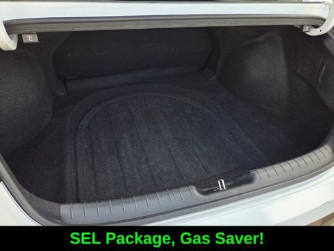 Used 2024 Hyundai Elantra SEL FWD image 14