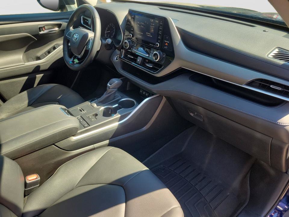 Used 2020 Toyota Highlander XLE FWD image 28