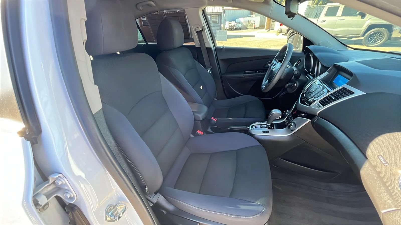 Used 2016 Chevrolet Cruze LT FWD image 17