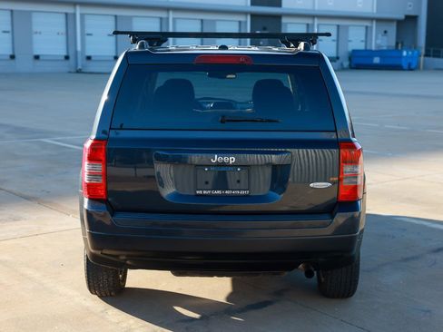 Used 2016 Jeep Patriot Latitude w/ Sun/Sound Group image 9