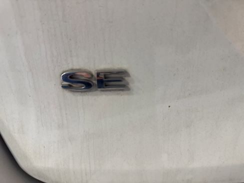 Used 2014 Ford Fiesta SE image 9