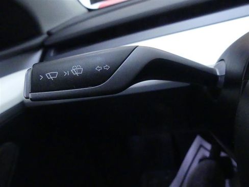Used 2023 Tesla Model Y Long Range image 19