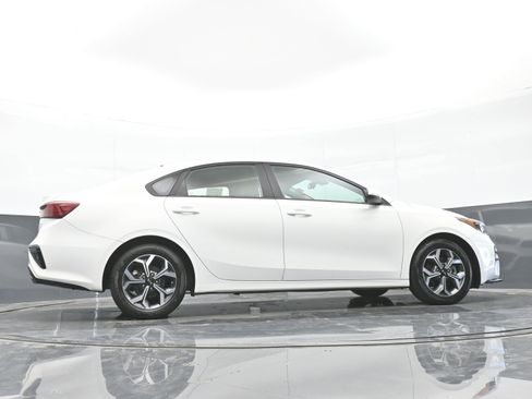 Used 2020 Kia Forte LXS FWD image 40