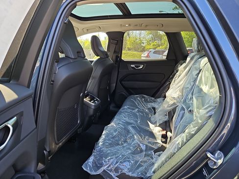 New 2026 Volvo XC60 B5 Ultra w/ Protection Package Premier AWD/4WD image 8