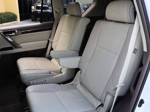 Used 2018 Lexus GX 460 Premium AWD/4WD image 16