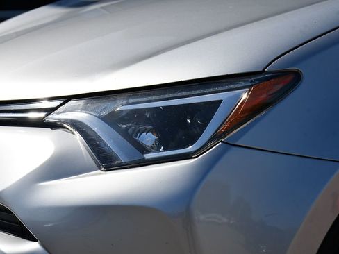 Used 2016 Toyota RAV4 XLE AWD/4WD image 40